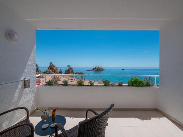 Golden Mar Menuda : photo 5 de la chambre chambre triple premium avec vue sur mer

