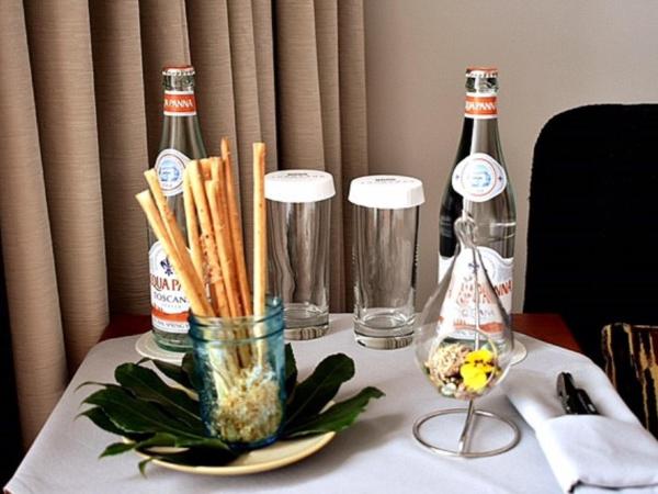 Thompson Seattle, by Hyatt : photo 4 de la chambre chambre lit king-size - vue sur ville