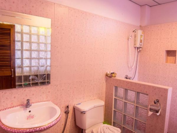 Pongphen Guesthouse - SHA Plus Certified : photo 7 de la chambre studio - vue sur rivière