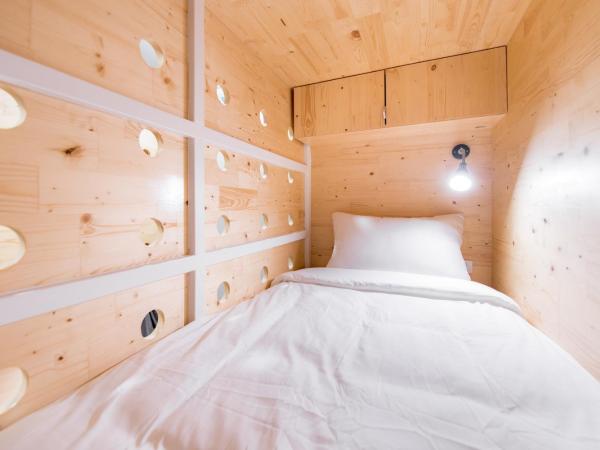 Norn Yaowarat Hotel : photo 10 de la chambre lit superposé dans dortoir mixte