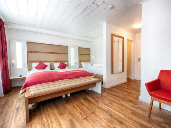 Hotel Senator : photo 3 de la chambre chambre triple