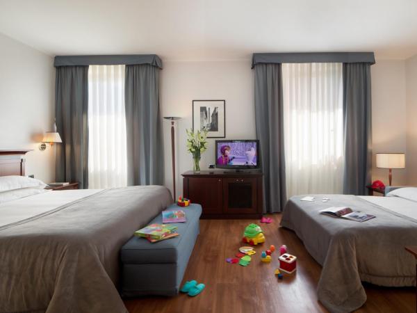 Starhotels Excelsior : photo 3 de la chambre chambre familiale (2 adultes et 2 enfants)