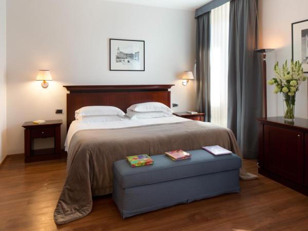 Starhotels Excelsior : photo 1 de la chambre chambre familiale (2 adultes et 2 enfants)