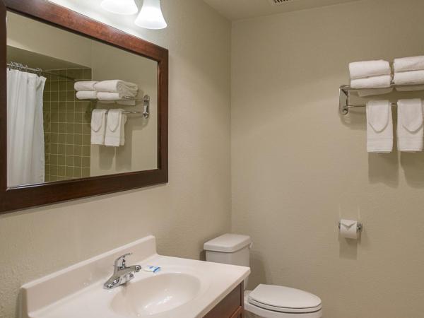 Rodeway Inn & Suites Portland - Jantzen Beach : photo 9 de la chambre chambre lit king-size - non-fumeurs