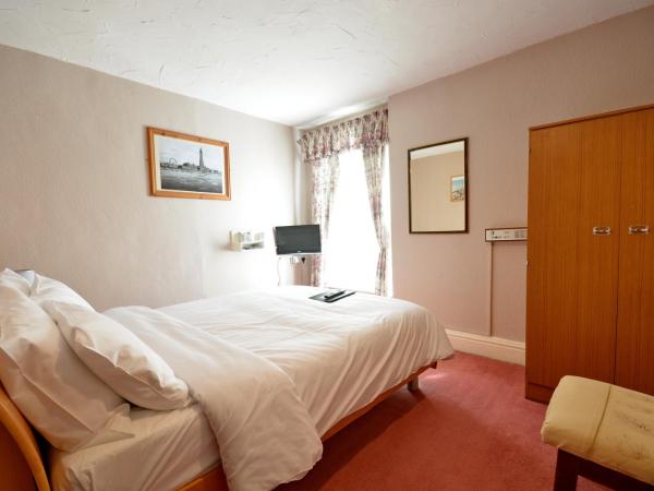Royal Oakwell Hotel : photo 4 de la chambre chambre lit king-size avec salle de bains privative