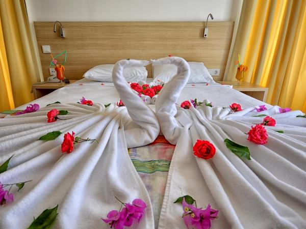 City Hotel Marmaris : photo 6 de la chambre chambre double standard - vue sur piscine