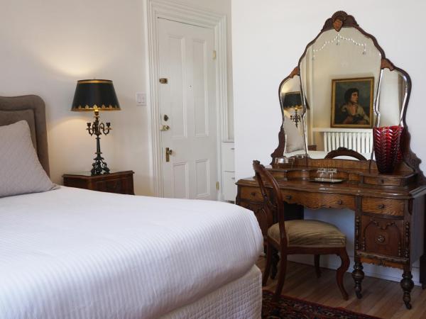 Hôtel Marie-Rollet : photo 5 de la chambre chambre standard lit queen-size