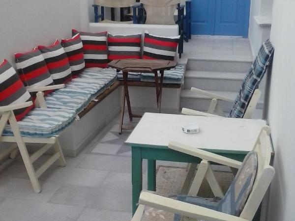 Windmill Naxos : photo 1 de la chambre chambre triple en sous-sol