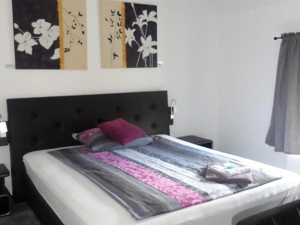 Haus Gerry : photo 1 de la chambre chambre double avec salle de bains privative