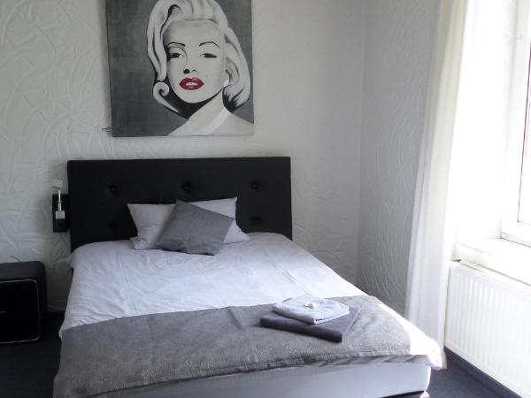 Haus Gerry : photo 4 de la chambre chambre simple avec salle de bains