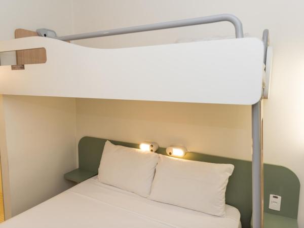 ibis budget RJ Praia de Botafogo : photo 1 de la chambre chambre double standard avec lits superposés