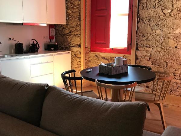 Casa da Sé Cathedral Suites : photo 7 de la chambre suite supérieure - vue sur tour et cathédrale