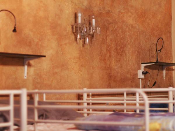 Hostel HOMEr - Old Town Square : photo 3 de la chambre lit simple dans dortoir mixte de 16 lits