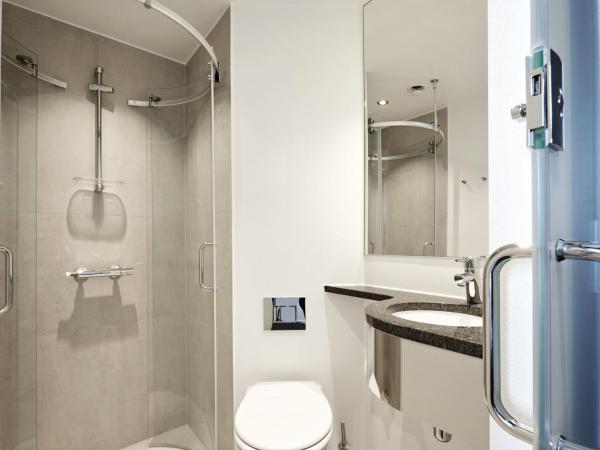 Steel House Copenhagen : photo 2 de la chambre chambre double avec salle de bains privative