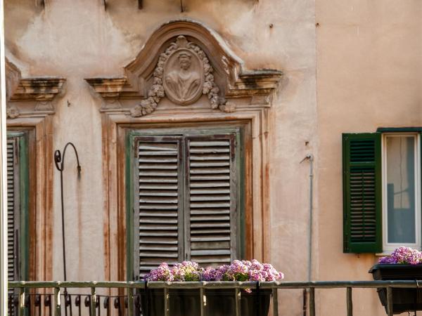 Petrosino : photo 8 de la chambre chambre lit king-size avec balcon