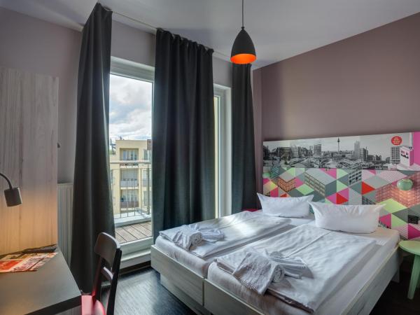 MEININGER Hotel Berlin Alexanderplatz : photo 2 de la chambre chambre lits jumeaux supérieure