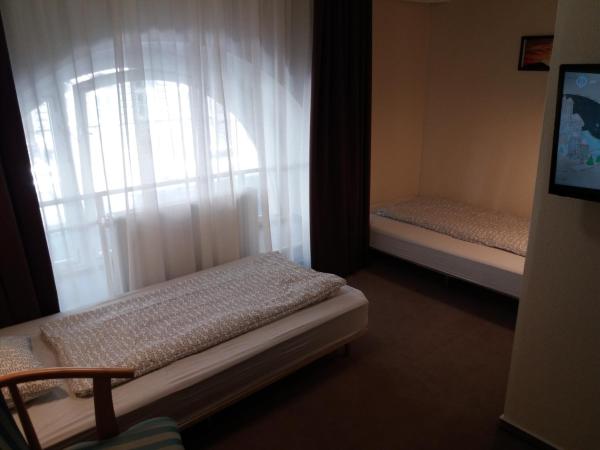 Mezzo Budapest : photo 10 de la chambre petite chambre lits jumeaux avec salle de bains privative externe