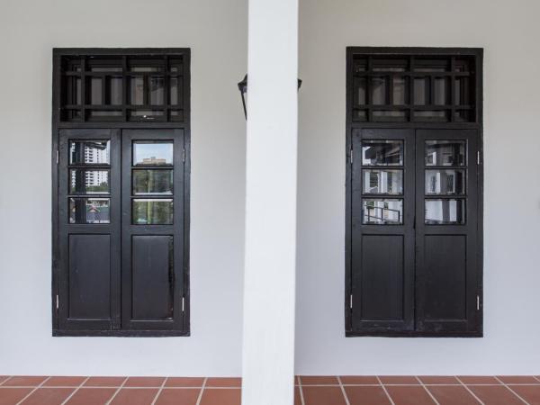 The Marian Boutique Lodging House : photo 9 de la chambre chambre lit king-size - vue sur piscine