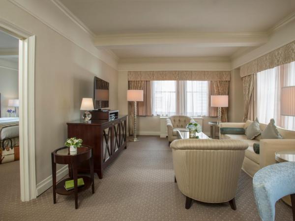 Warwick New York : photo 4 de la chambre suite 1 chambre lit king-size - côté avenue