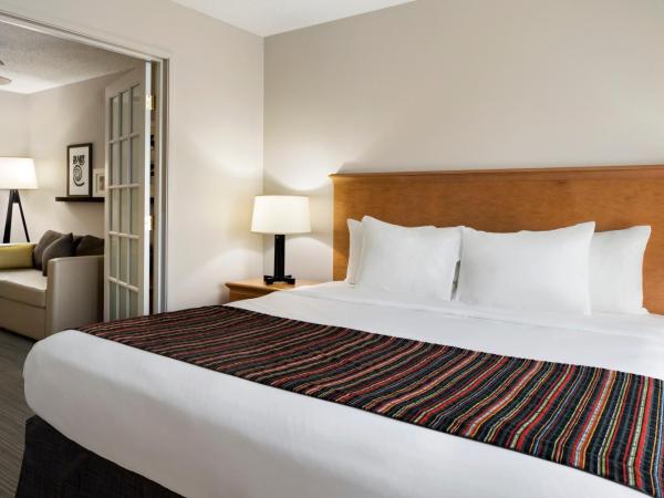 Country Inn & Suites by Radisson, Columbus Airport, OH : photo 6 de la chambre suite 1 chambre lit king-size - non-fumeurs