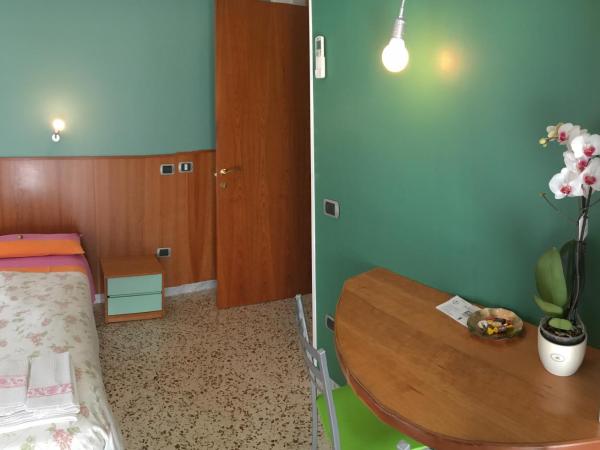 Piccolo Principe Salerno B&B : photo 8 de la chambre chambre double avec salle de bains privative