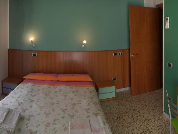 Piccolo Principe Salerno B&B : photo 9 de la chambre chambre double avec salle de bains privative