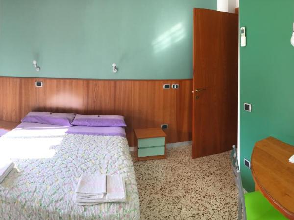 Piccolo Principe Salerno B&B : photo 3 de la chambre chambre double avec salle de bains privative