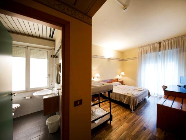 Hotel Marina Bay : photo 8 de la chambre chambre quadruple