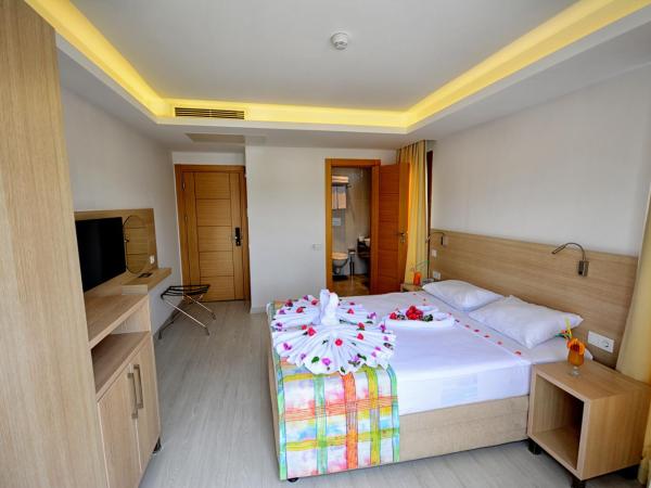 City Hotel Marmaris : photo 4 de la chambre suite triple avec terrasse 