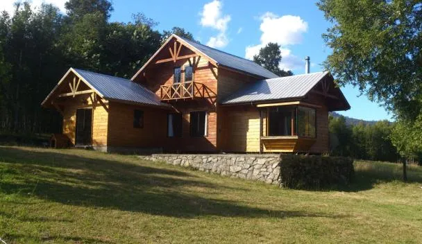 Cabañas Los Canelos Pucon, Hermosa Granja de 20 hectaréas a orillas del Río Liucura