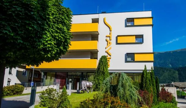 COMFORT INN TAAWN