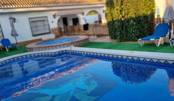 SE ALQUILA CHALET CON PISCINA Y YACUCCI, Cartagena (updated prices 2026)