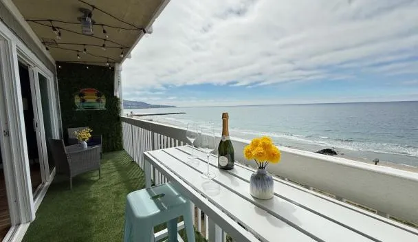 Oceanfront 1 Bed 1 Bath