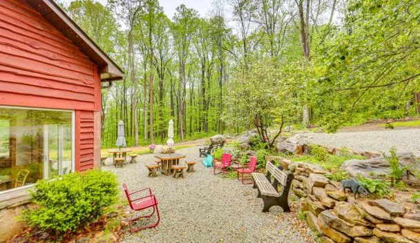 Feris Normalville 10 Mi to Mtn Resort: Normalville Cabin w/ Balcony!, Champion (updated ...