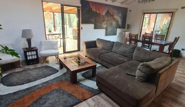 CASA CON TINAJA, PISCINA Y QUINCHO - Pucón