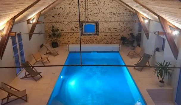 La Grange Flor'Alie gîte et piscine intérieure(Meslay-le-Grenet):(最新料金 ...