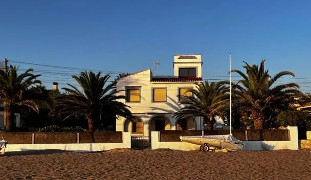 Casa Ained - Beachfront Luxury