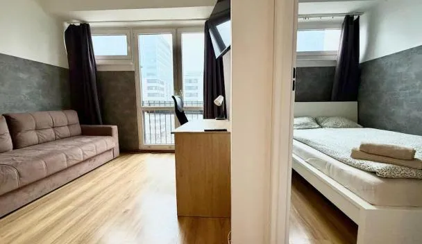Flat next to Rondo ONZ, Warsaw (updated prices 2026)