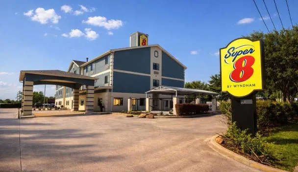 Super 8 by Wyndham Pasadena, Pasadena (updated prices 2026)