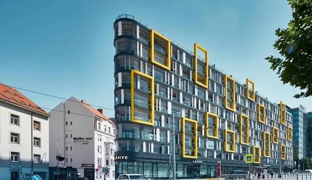 Centre Design Suite O2 Arena - Parking - large glass balcony - plátce ...