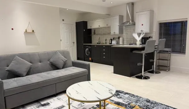 Curated visual reference: Luxury 2 Bdr Penthouse Free Parking Sleeps 6 Wolverhampton Tarifs Photo Inspiration