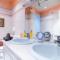 Lo Specchio Sul Lago - The House Of Travelers-23