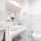 White Panoramic Jacuzzi Suite Trastevere-8