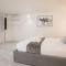 Unforgettable Split Level Jacuzzi Suite Navona - Top Collection-10
