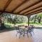A charming country cottage + bikes and kayaks-8