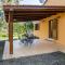 A charming country cottage + bikes and kayaks-39