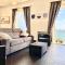 Bright Apartment with Sea View Balcony-4