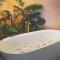 JUNGLE SUITE --- VASCA in camera-22