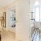 Sunny flat in elegant building close to Colosseum-18