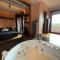 Attico con vista spettacolare e Jacuzzi-25